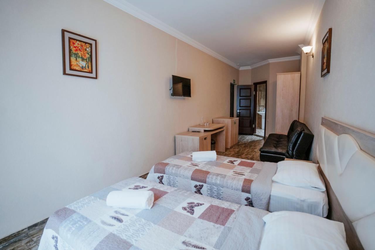 Hotel General Batoemi Buitenkant foto