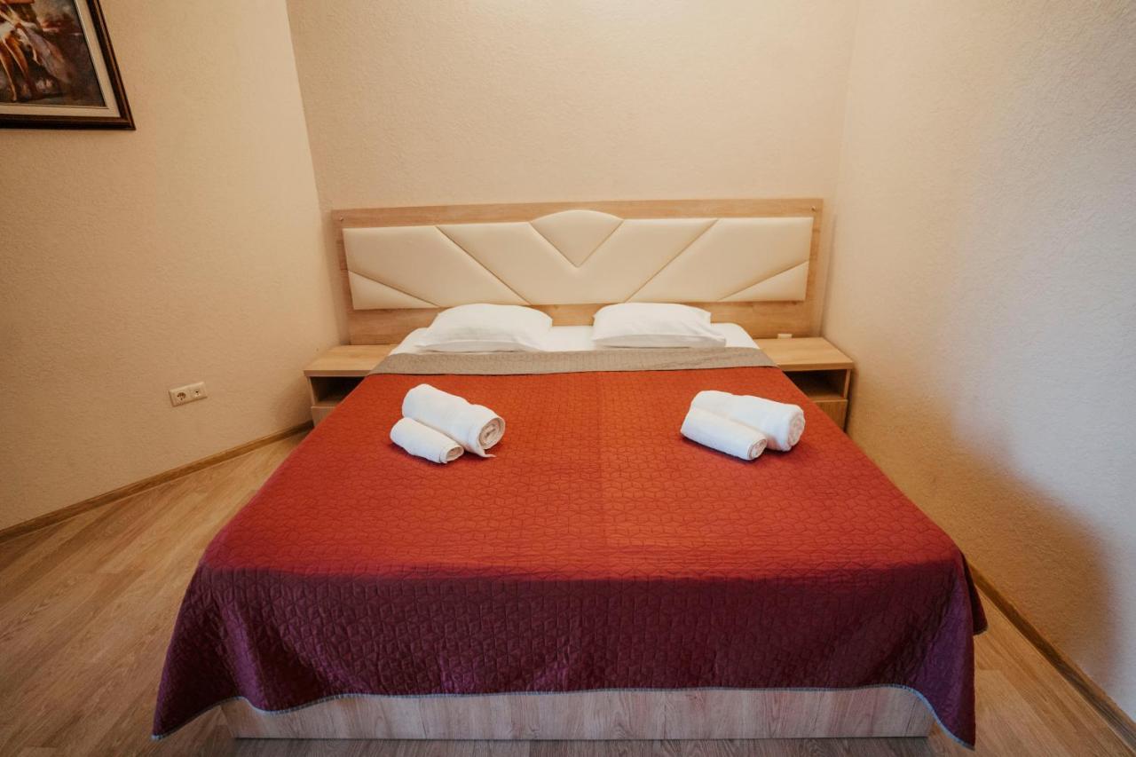 Hotel General Batoemi Buitenkant foto