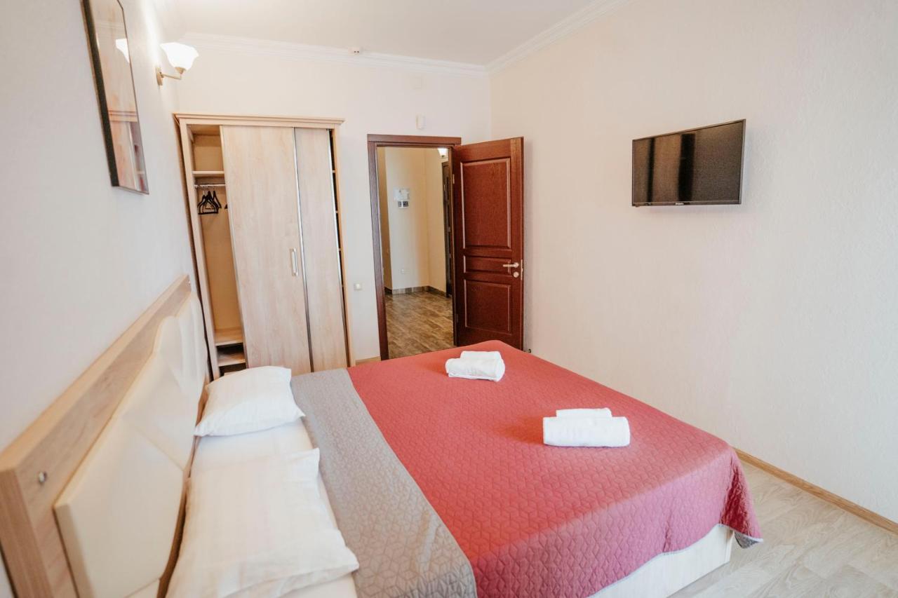 Hotel General Batoemi Buitenkant foto