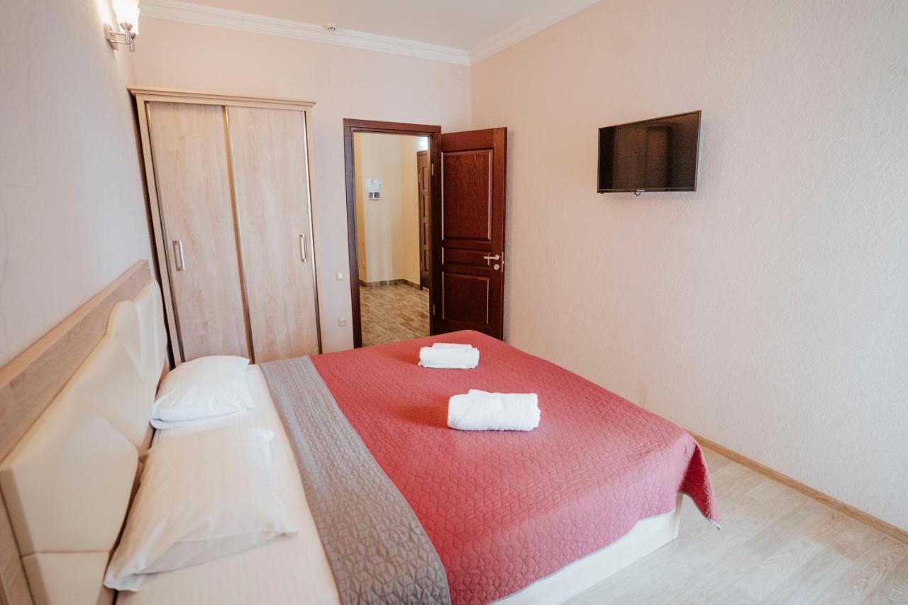 Hotel General Batoemi Buitenkant foto