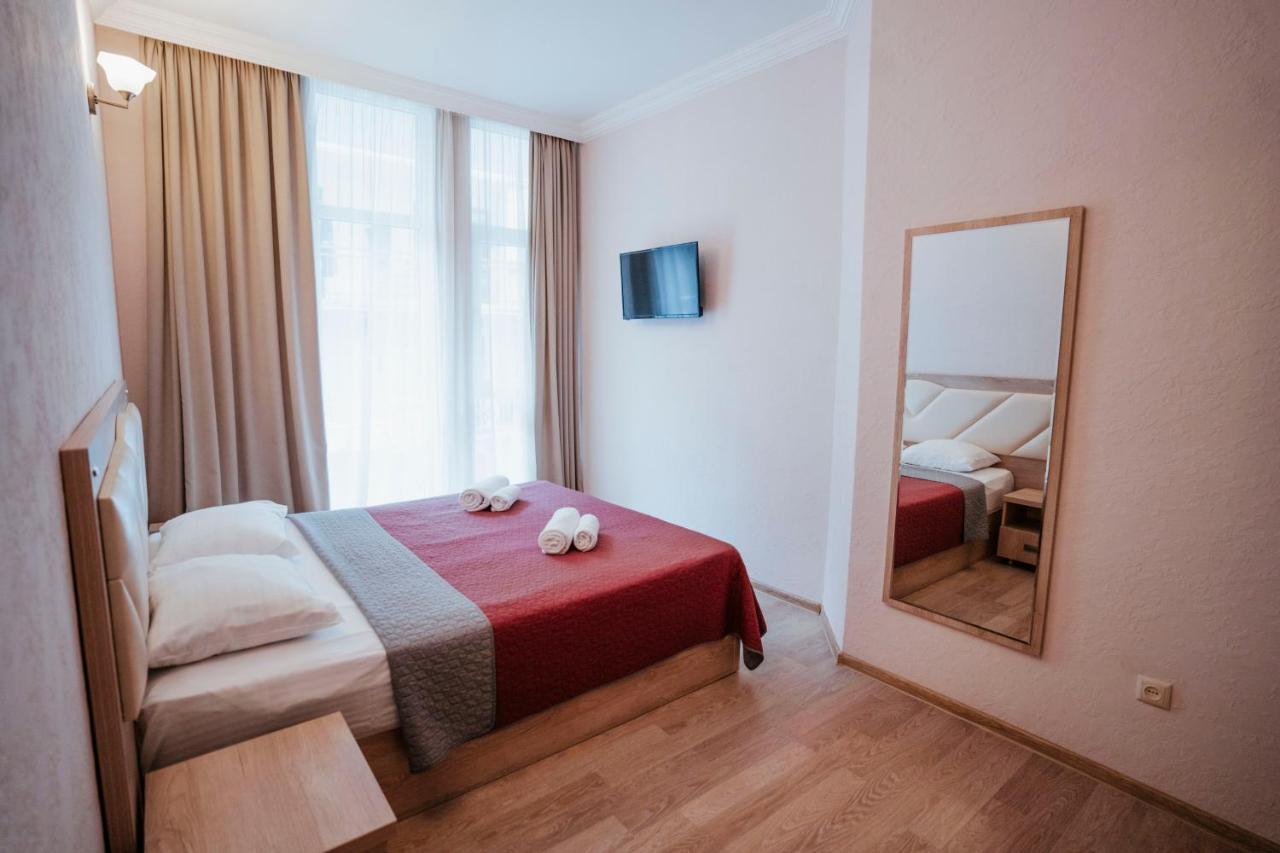 Hotel General Batoemi Buitenkant foto