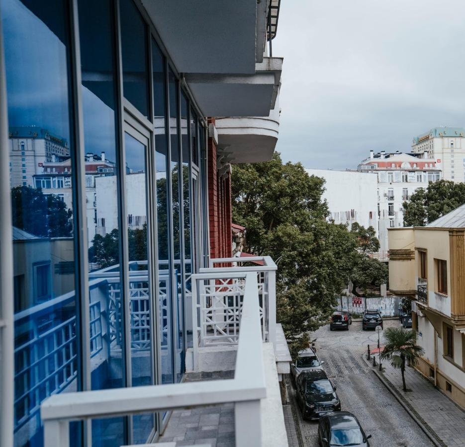 Hotel General Batoemi Buitenkant foto