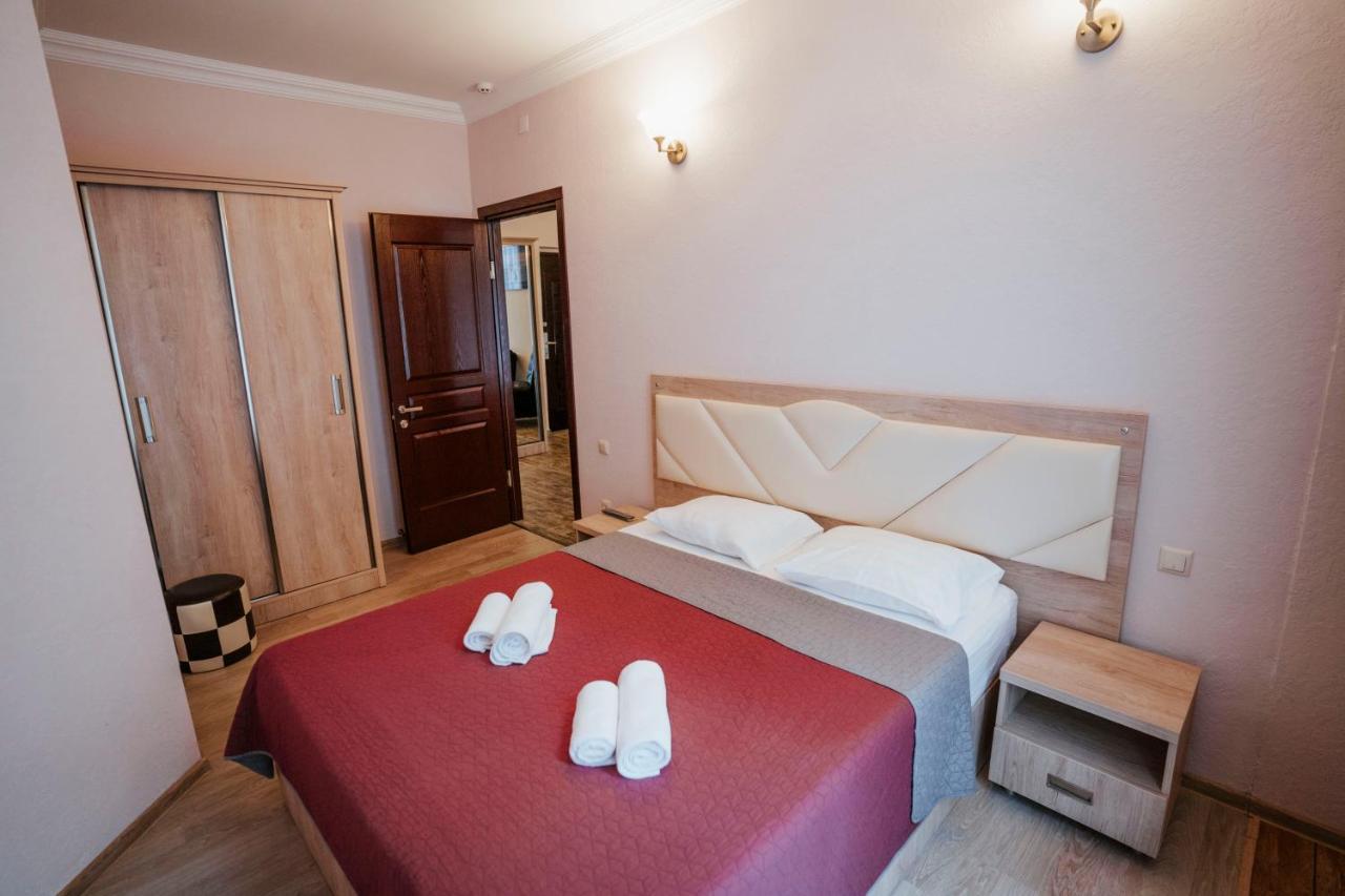 Hotel General Batoemi Buitenkant foto